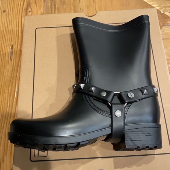 NEW Dirty Laundry Studded Rain Boot - Picture 5 of 8